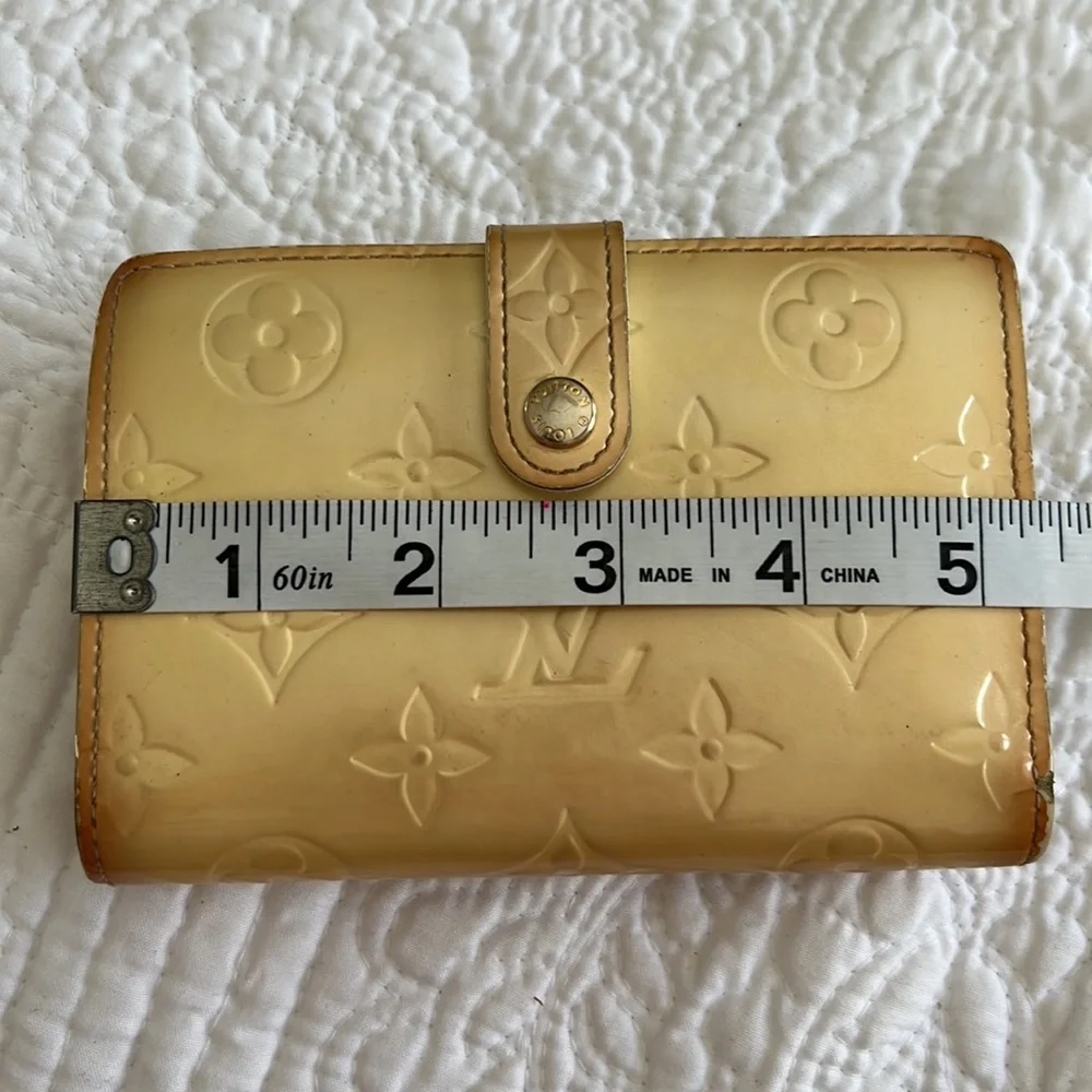 Louis Vuitton Authentic Vernis Kisslock Wallet - Picture 13 of 15